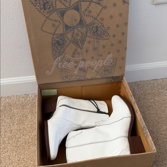 Free People- White Patent New Frontier Western Ankle Boots NIB- Size 6.5 (36.5) - Picture 9 of 11